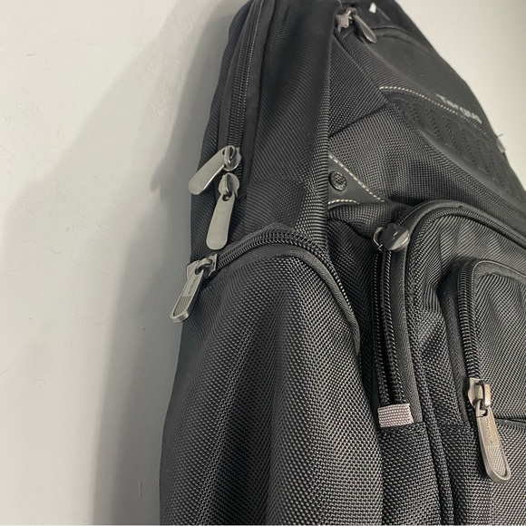 TARGUS 15.6” Legend IQ Backpack - Picture 5 of 14